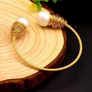 Woman's Pearls cuff Bracelets